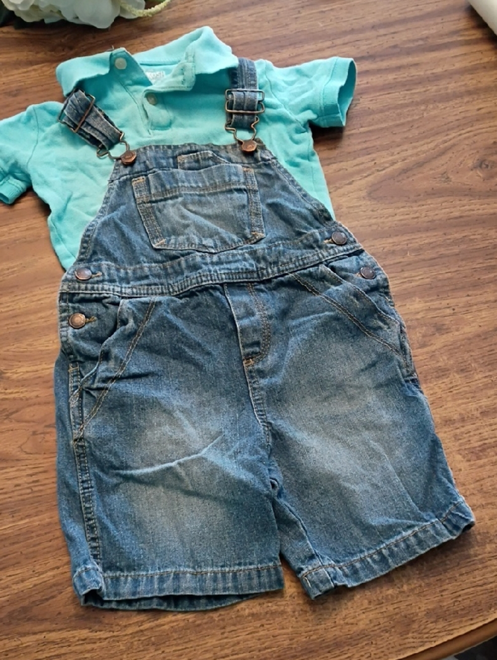 🚜 2T Oshkosh Denim Short Overalls in Blue with Aqua Shirt - Kids